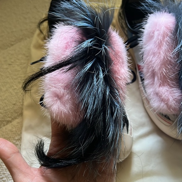 Fendi pink fur sneakers - Picture 3 of 12